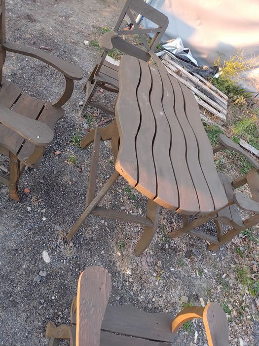 Stół i krzesła ogrodowe