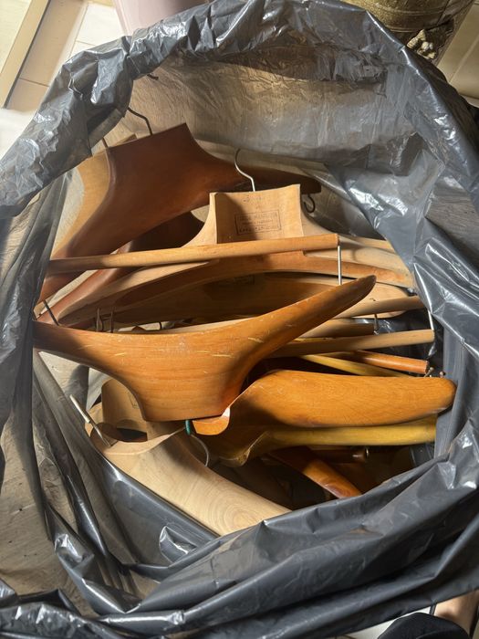 RESERVADO - Cabides de madeira