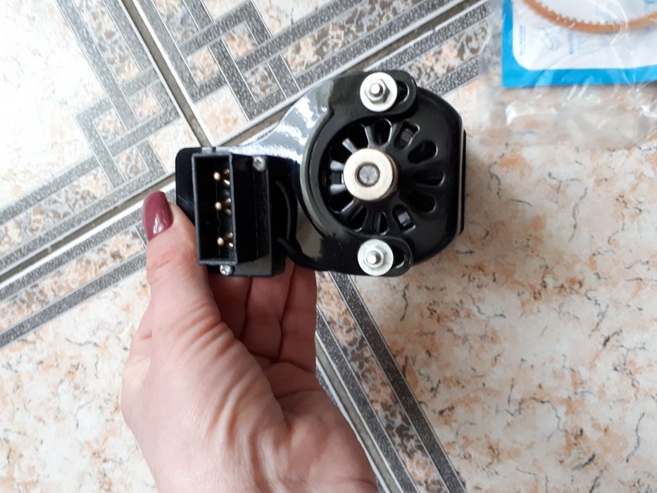 Продам двигун до швейної машинки.