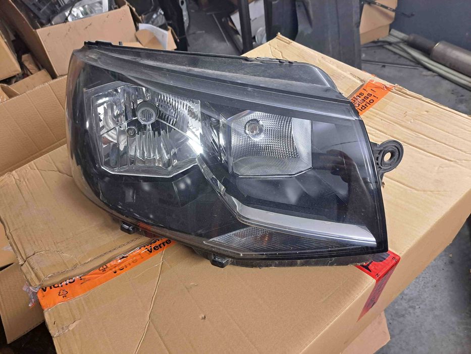 Lampy przód VW Transporter T6 H4, 7E1 lewa i prawa