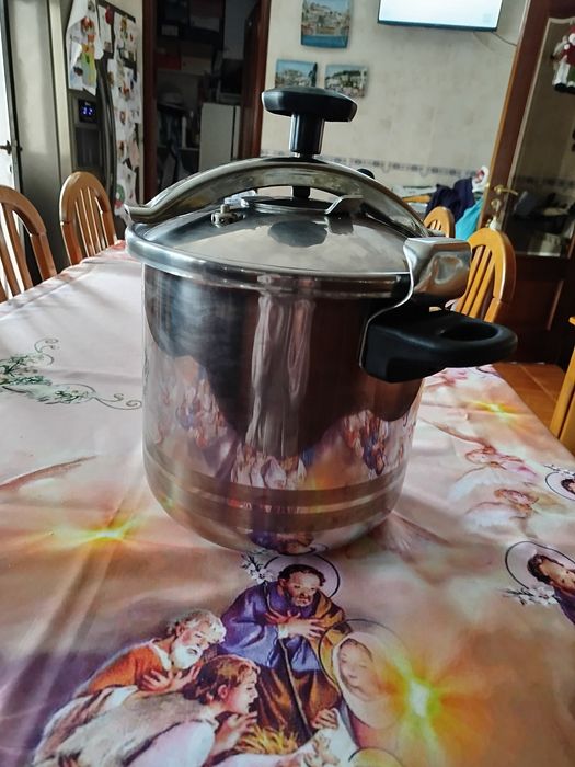 Panela de pressão em aço inoxidável