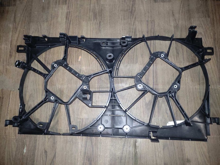 Диффузор кожух радіатора голий Toyota Prius prime 1671137180