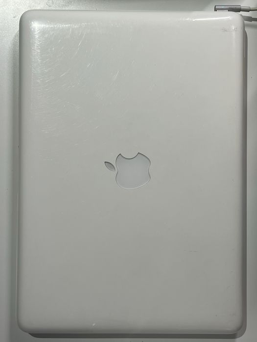 Apple MacBook White Mid 2010 A1342
