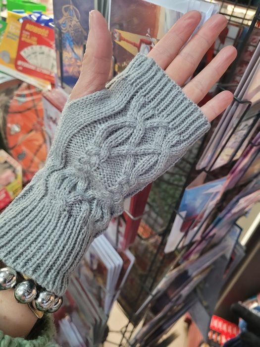 Szare Ciepłe Mitenki w warkocze