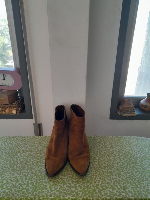 Vendo Botas de Senhora LION OF PORCHES muito bonitas como novas