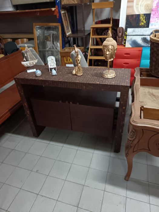 Aparador com arrumos