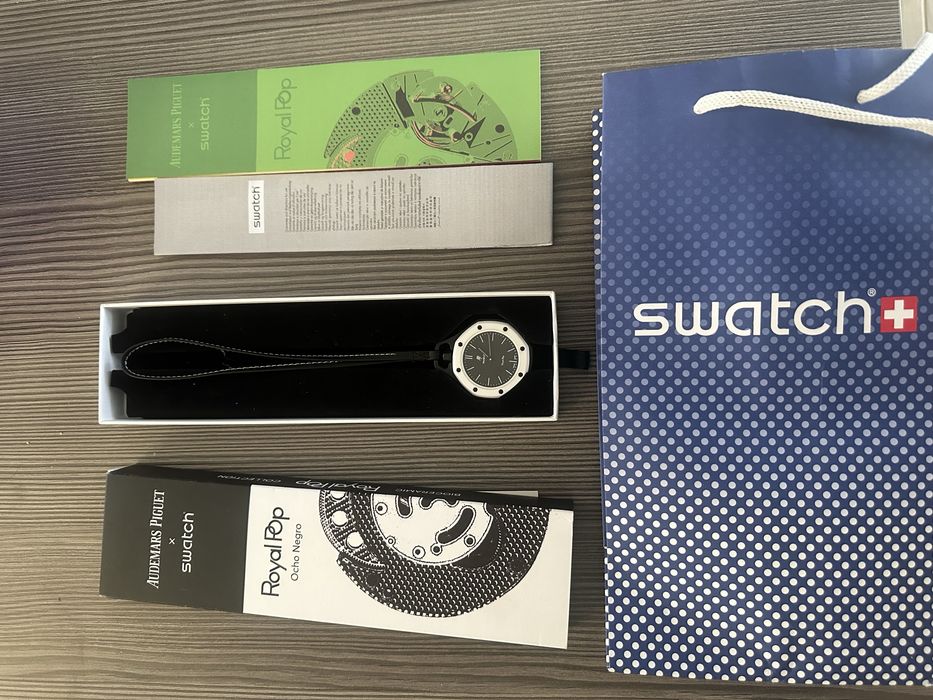 Royal Pop Ap x swatch ocho negro