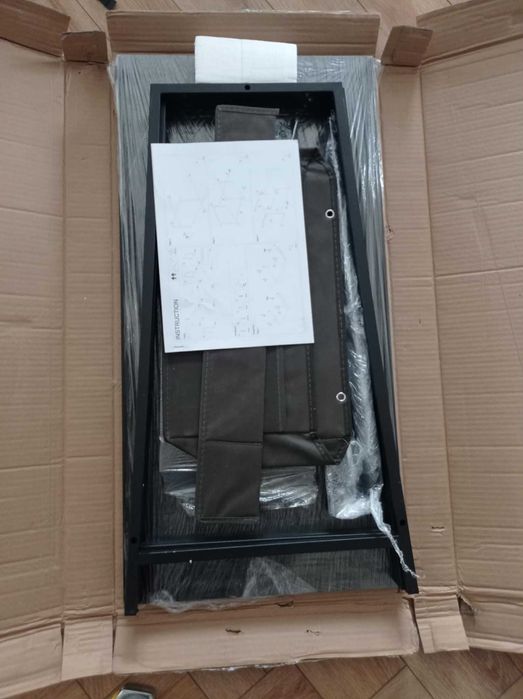 Biurko do komputera czarne lekkie z materiałowymi kieszonkami