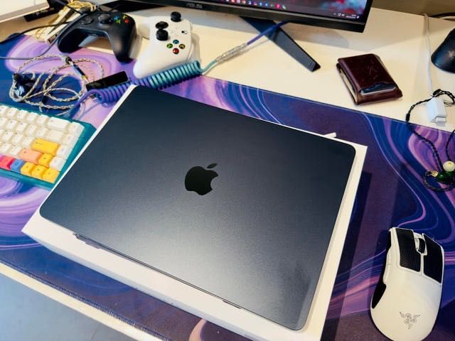 MacBook Air 15,3" M4 24GB 512GB - 2 ciclos - Meia noite - Com garantia