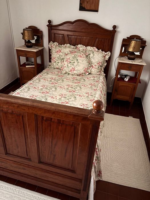 Cama em madeira “Pinho de Riga” corpo meio + Colchao Novo