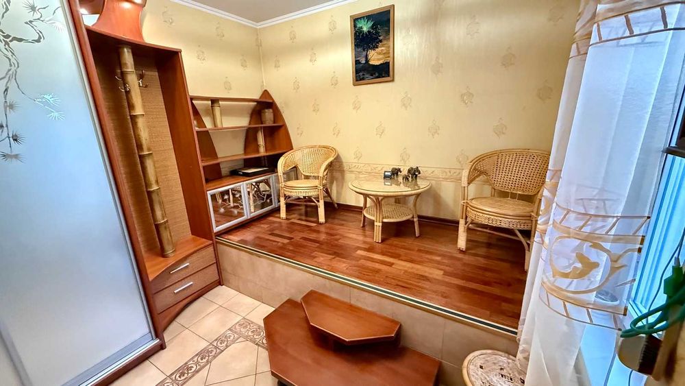 Продаж двоповерхової квартири в Центрі
