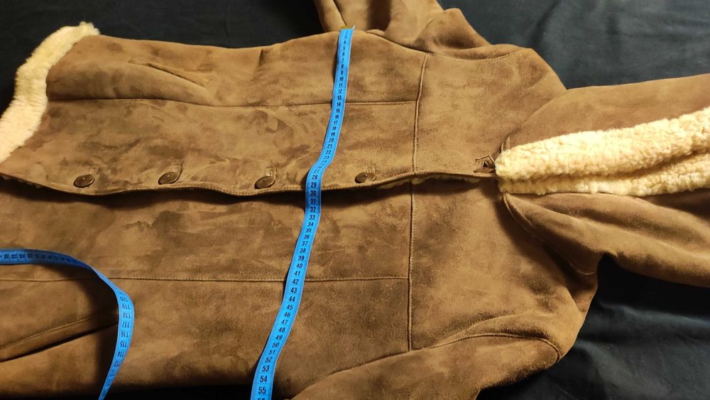 Kożuch naturalny z owczej skóry karmelowy brąz M–XL kaptur elegancki