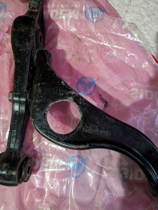 Рычаг левый Mazda 6gh