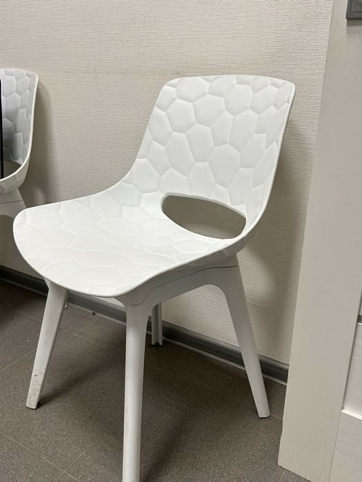 Стул кухонний білий