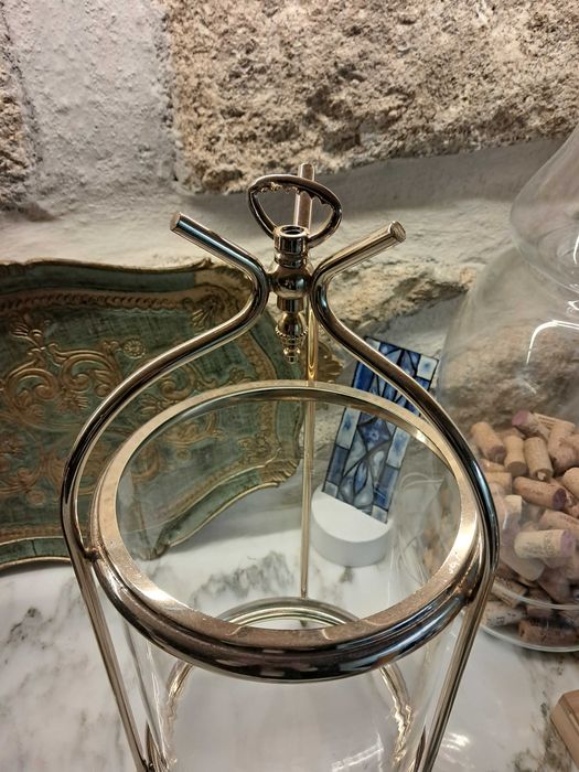 Campanula em vidro para vela, planta ou figura religiosa