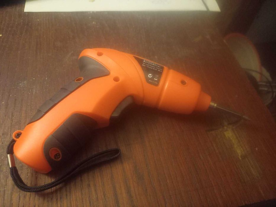 шуруповерт на аккумуляторі. новий