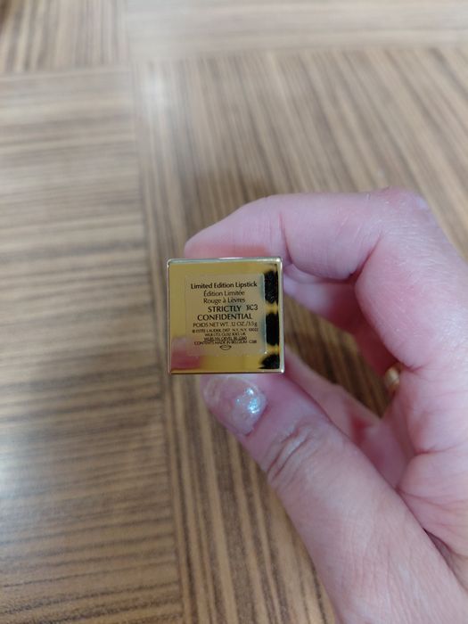 Помада  Estee Lauder. Оригинал.