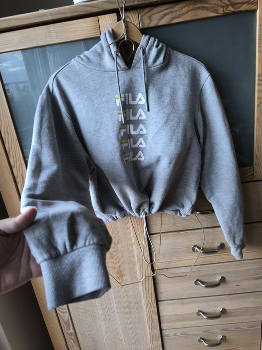 Szara krótka bluza z kapturem FILA (Crop Top) – Rozmiar M