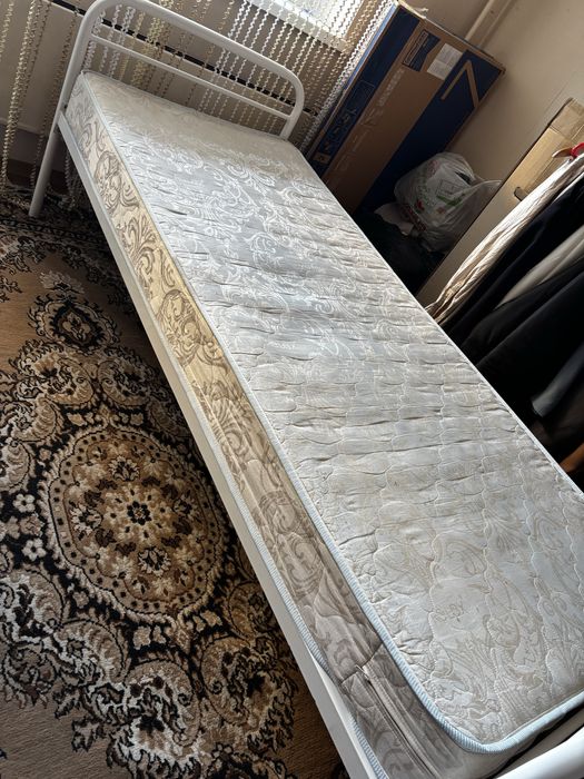 Продам кровать с матрацом