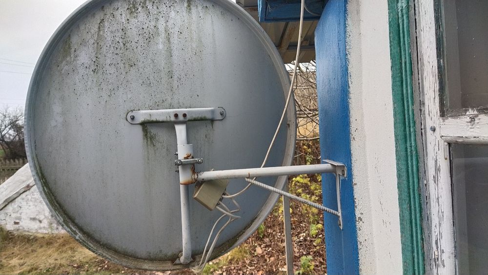 Супутникова антена+кріплення+головки+ модем Viasat (тюнер)
В робочому