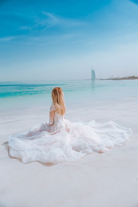 Весільна сукня.