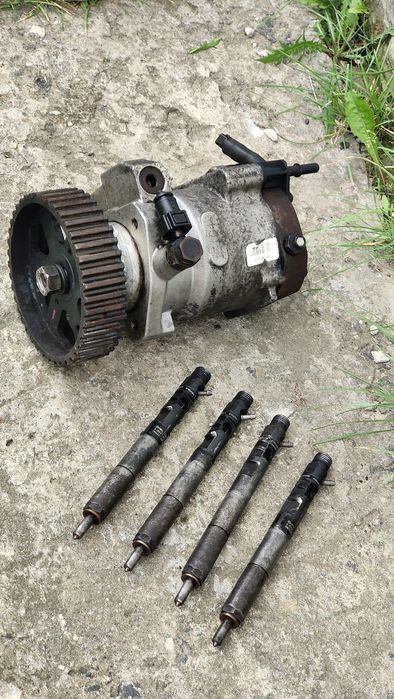 Клапанна кришка в гарному стан Hyundai Terracan 2.9 j3 Carnival карнав