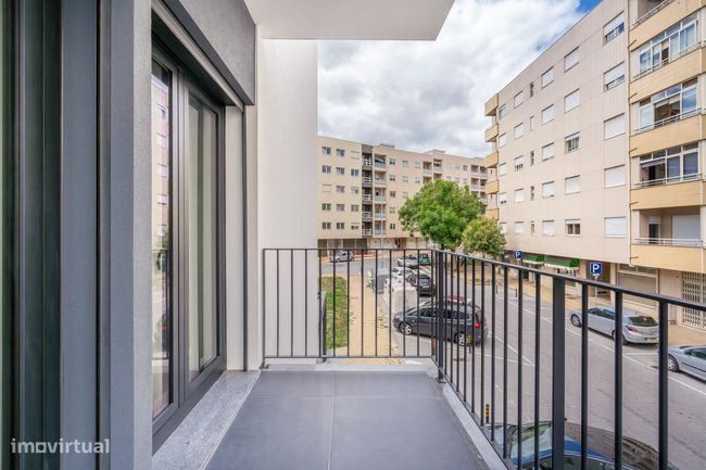 Apartamento T3 Semi-novo com Varandas em Real, Braga