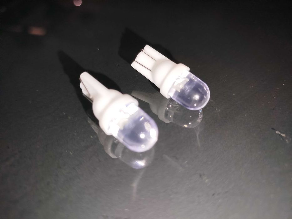 Світлодіодна лампочка в покажчик  поворот автомобіля