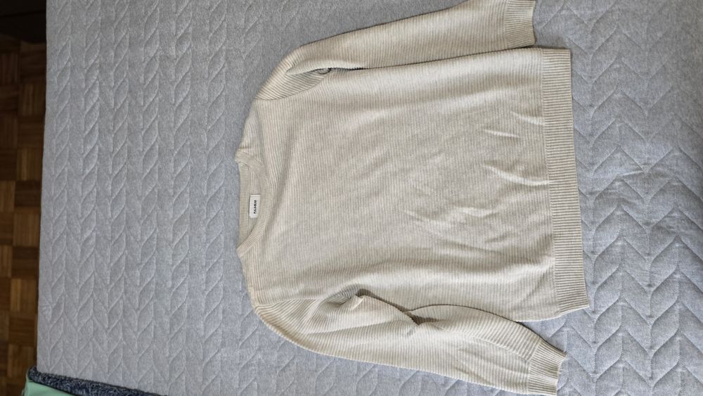 Camisola Pull & Bear Tamanho M
Cor: branco creme
Em ótimo estado