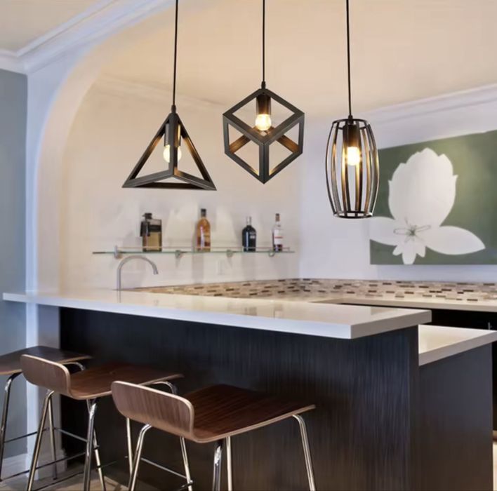 Продам люстри в наявності і кількості