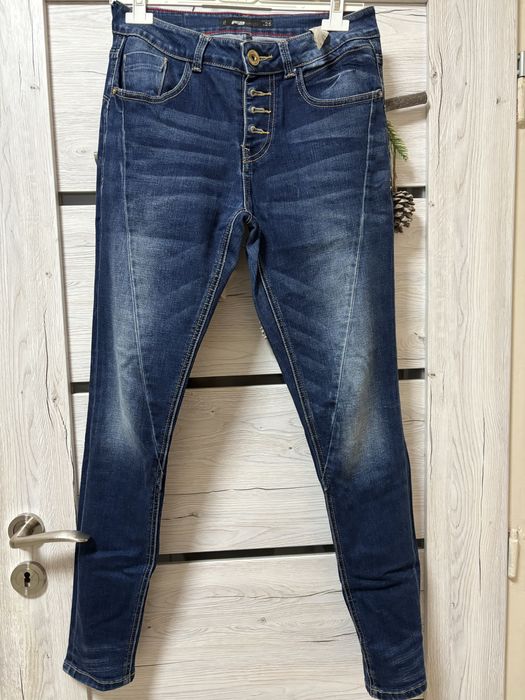 Jeansy r.38 zapinane na guziki