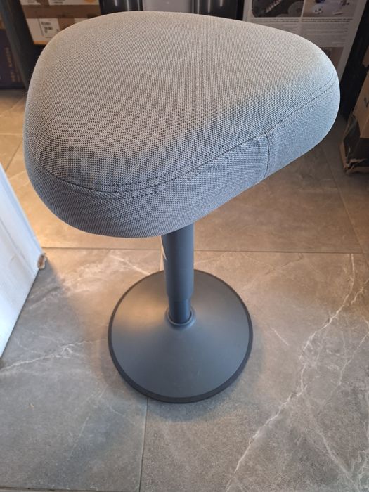 ERGONOMICZNY STOŁEK do pracy w pozycji półstojącej Leitz Ergo