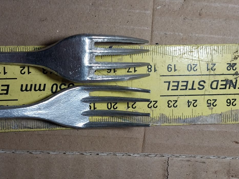 Виделка алюмінієва нова