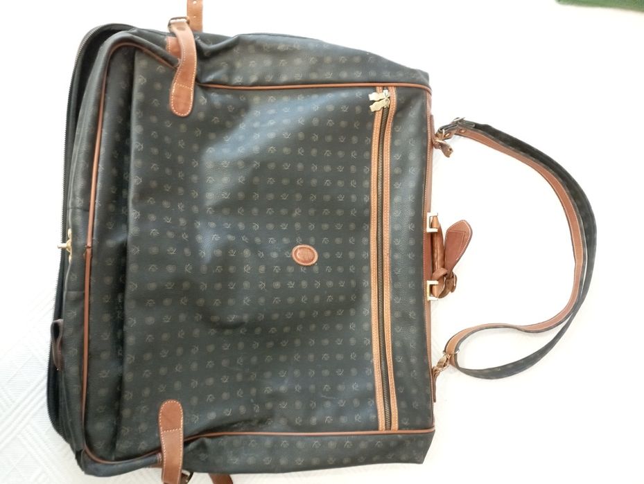 Porta fatos com couro