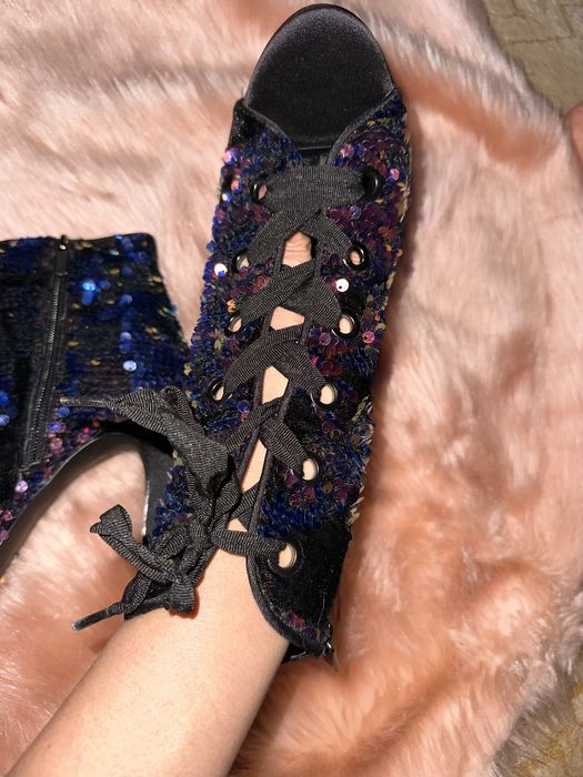 Шикарні ошатні святкові туфлі ботіки в паєтках 40 каблук