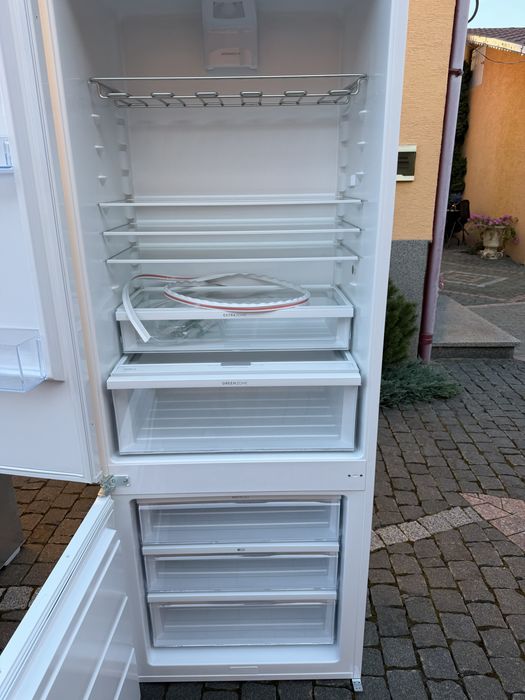 Холодильник Electrolux ECB7TE70S