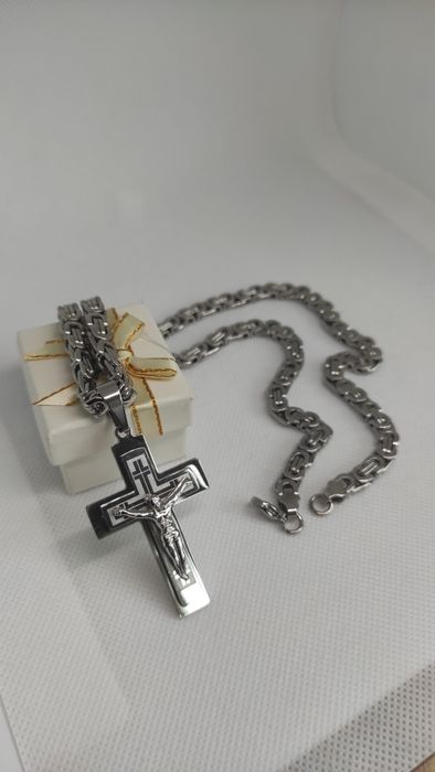 Nowy srebrny łańcuszek z krzyżem 6mm Splot królewski