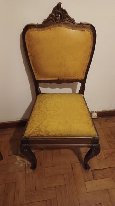 Mobilia estilo Queen Anne em bom estado