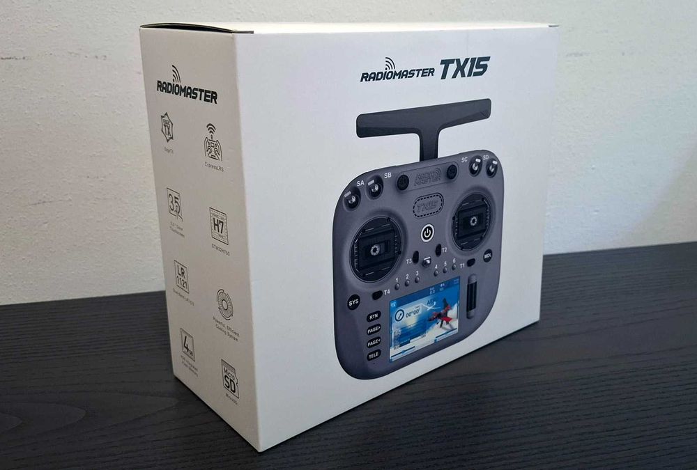 RadioMaster TX15 16 Canais ELRS + 2 Baterias 3200mAh 3.7V 18650