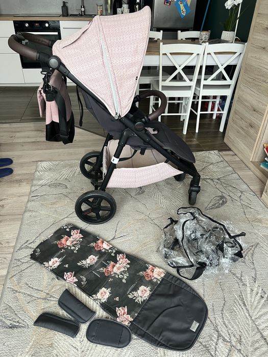 Super spacerowka- lekka, duza, na kazdy teren. Mega zestaw!