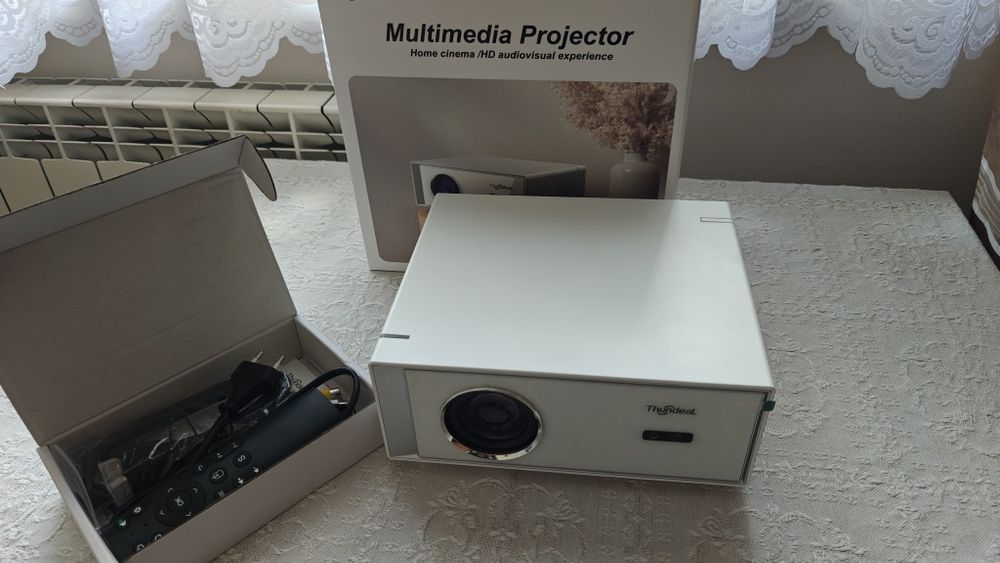 Projektor Thundeal TD95W full hd android