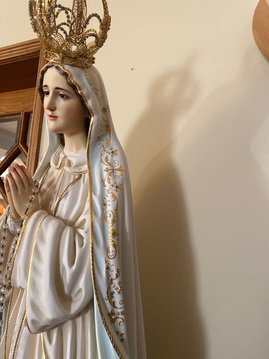 Estátua de Nossa Senhora de Fátima em Madeira – Peça Artesanal Única