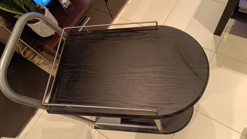 Carro chá com rodas