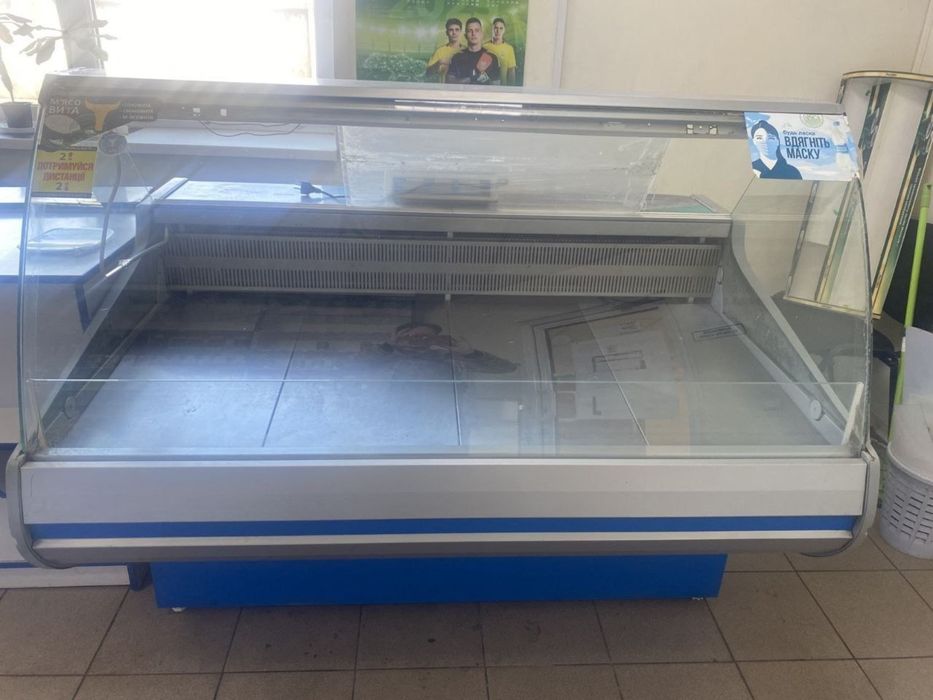 Продам холодильну вітрину в гарному стані