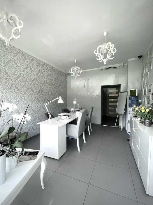 Stanowisko manicure / łóżko kosmetyczne – podnajem Sosnowiec