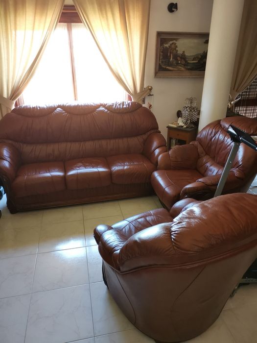 Sofás vintage com a máquina vibratória