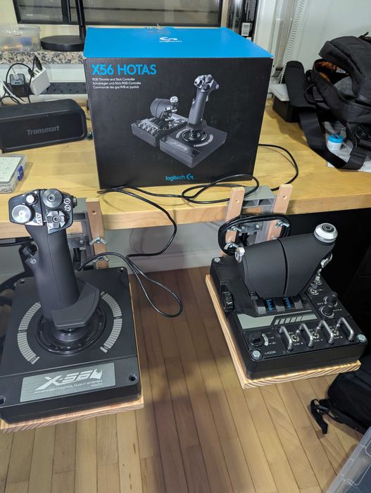 Logitech x56 HOTAS + clamp para mesa Muito bom estado, pouco uso