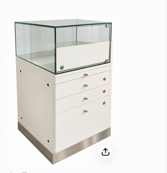 Balcao com quadro eletrico , varias tomadas, varias gavetas