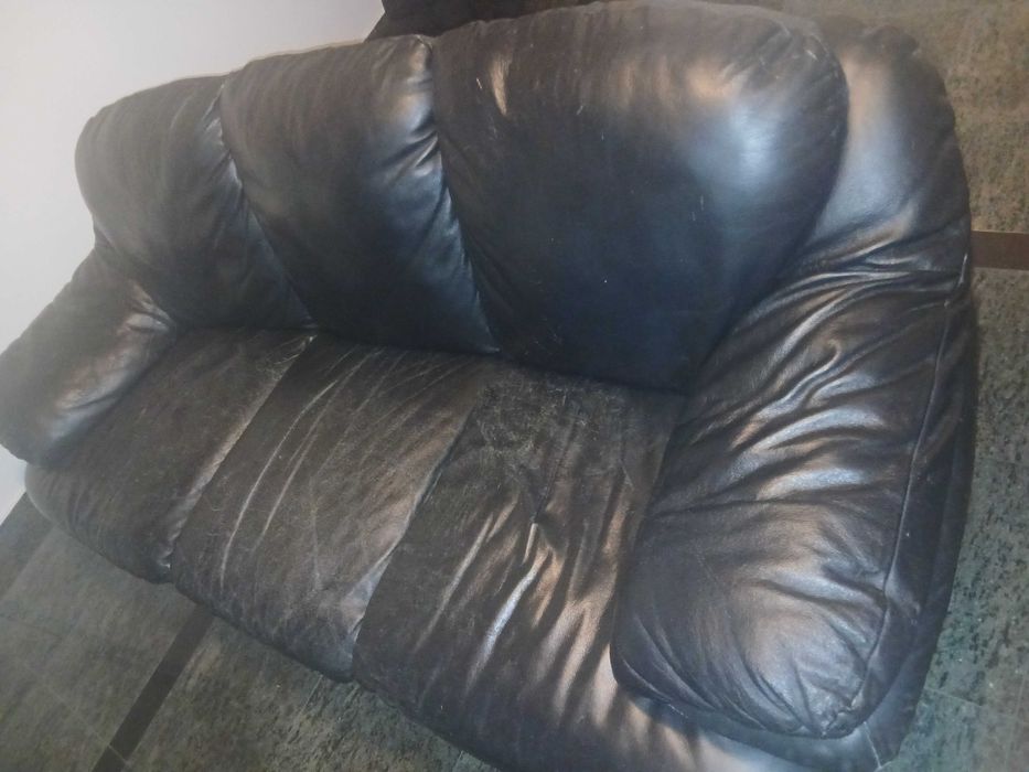 Sofá preto em pele