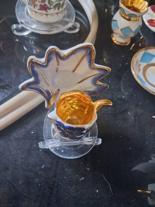 Varias chavenas miniaturas